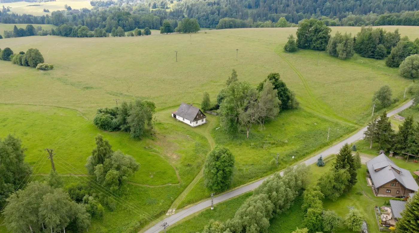 Pozemek nad údolím řeky Krupé na úpatí Králického Sněžníku